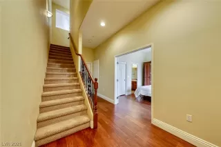 Photo #6: 2303989 Listing