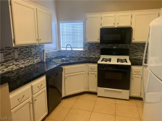 Photo #1: 2304019 Listing