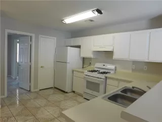 Photo #3: 2304021 Listing