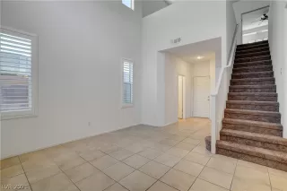 Photo #5: 2304037 Listing