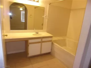 Photo #6: 2304096 Listing