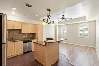 Photo #6: 2304109 Listing