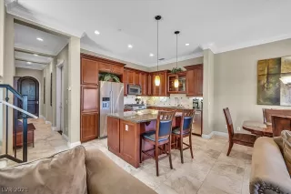 Photo #3: 2304110 Listing