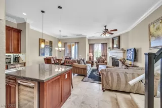 Photo #4: 2304110 Listing