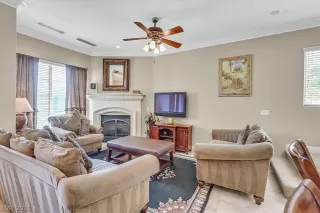 Photo #5: 2304110 Listing