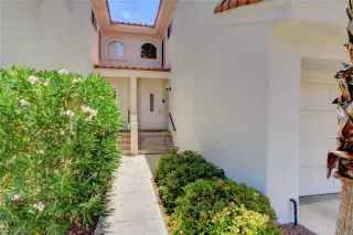 Photo #3: 2304123 Listing