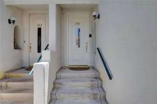 Photo #4: 2304123 Listing