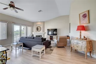 Photo #5: 2304123 Listing