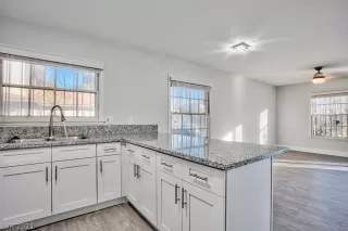 Photo #5: 2304145 Listing 