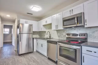 Photo #1: 2304156 Listing