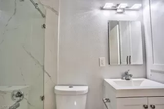 Photo #5: 2304156 Listing