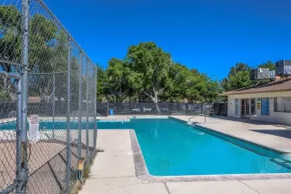 Photo #6: 2304156 Listing