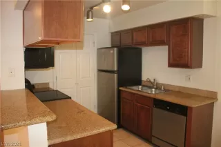 Photo #3: 2304175 Listing