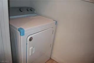 Photo #4: 2304175 Listing