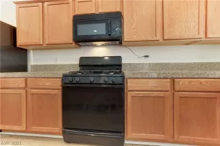 Photo #4: 2304176 Listing