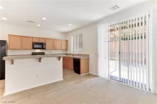 Photo #6: 2304176 Listing