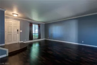 Photo #5: 2304182 Listing