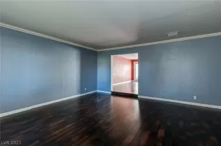 Photo #6: 2304182 Listing