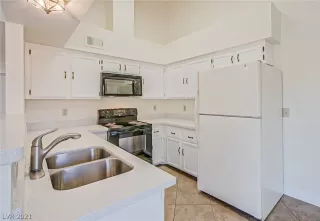 Photo #1: 2304191 Listing