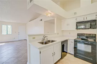 Photo #2: 2304191 Listing