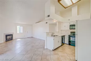 Photo #3: 2304191 Listing