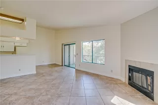 Photo #6: 2304191 Listing