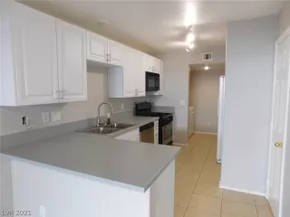 Photo #3: 2304195 Listing