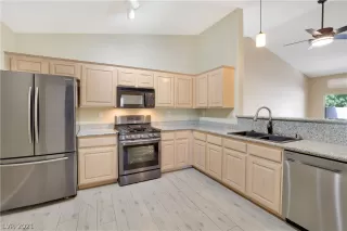 Photo #6: 2304223 Listing 