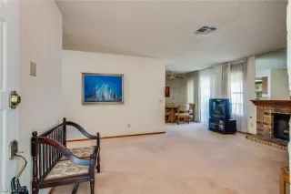 Photo #4: 2304247 Listing