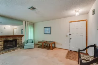 Photo #6: 2304247 Listing