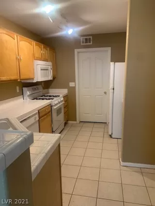 Photo #5: 2304262 Listing 