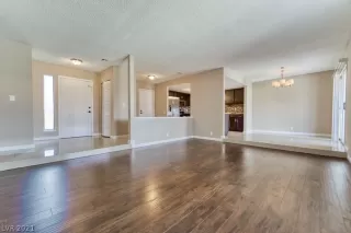 Photo #3: 2304289 Listing 