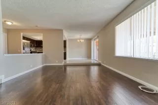 Photo #5: 2304289 Listing 