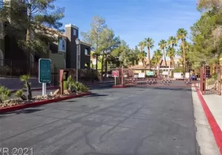 Photo #1: 2304301 Listing