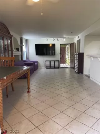 Photo #4: 2304301 Listing