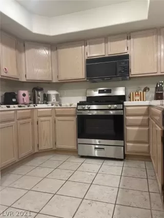 Photo #5: 2304301 Listing