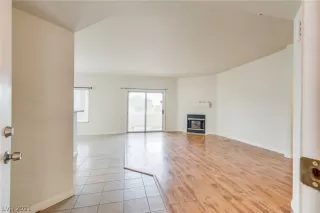 Photo #3: 2304324 Listing