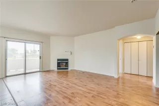 Photo #5: 2304324 Listing