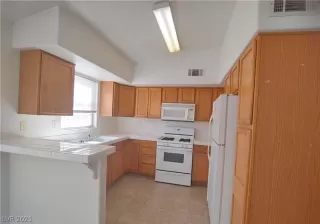 Photo #6: 2304326 Listing