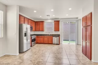 Photo #4: 2304341 Listing