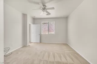 Photo #5: 2304341 Listing