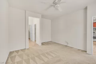 Photo #6: 2304341 Listing