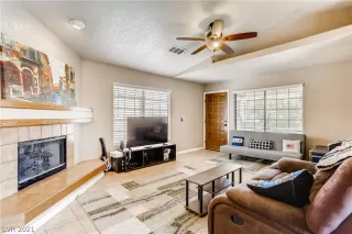 Photo #3: 2304359 Listing