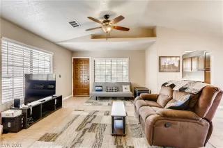 Photo #4: 2304359 Listing