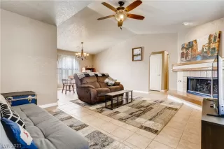 Photo #5: 2304359 Listing