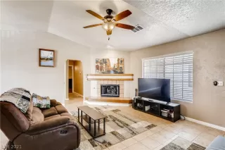 Photo #6: 2304359 Listing