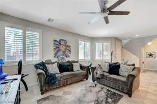 Photo #3: 2304364 Listing