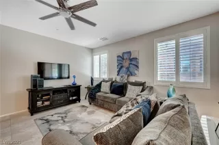 Photo #5: 2304364 Listing