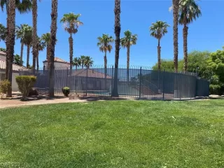 Photo #3: 2304383 Listing