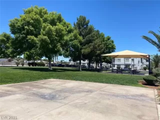 Photo #4: 2304383 Listing